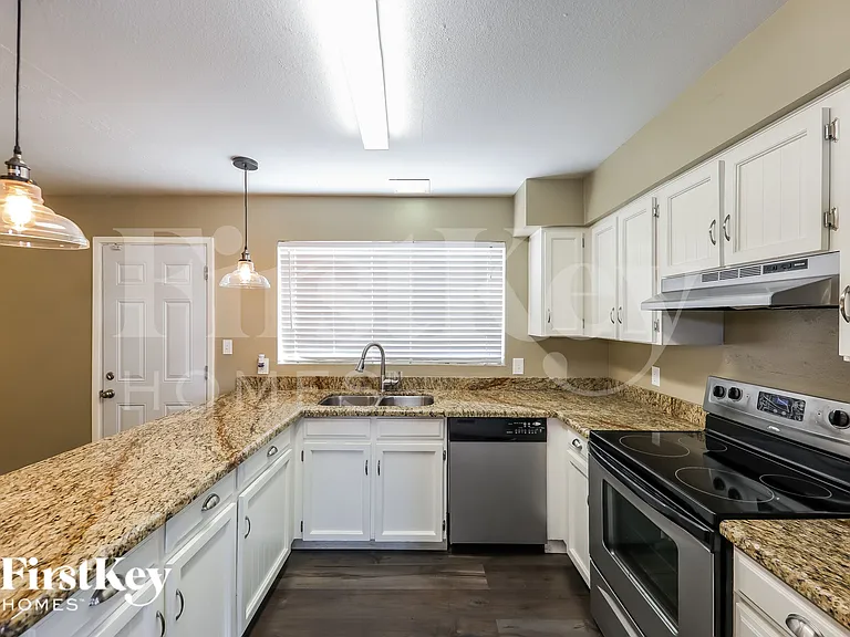 2915 W Danbury Dr — Photo 7