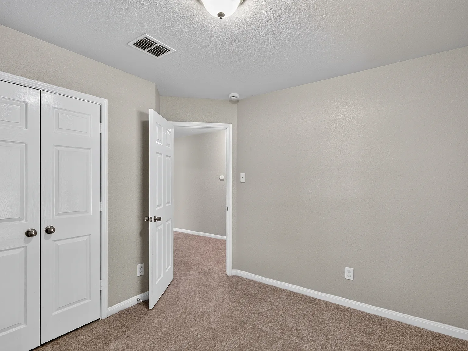 3 bed, 1404 sqft, $2,200 — Photo 4