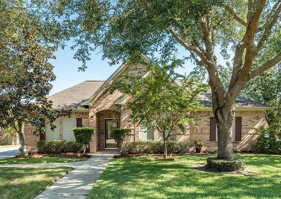 1st image of 4019 Castle Dr