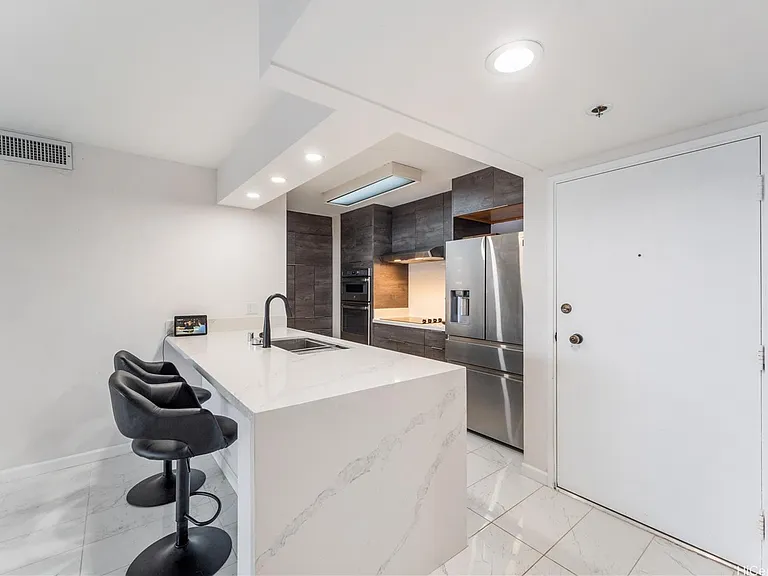 581 Kamoku St #3704 — Photo 4