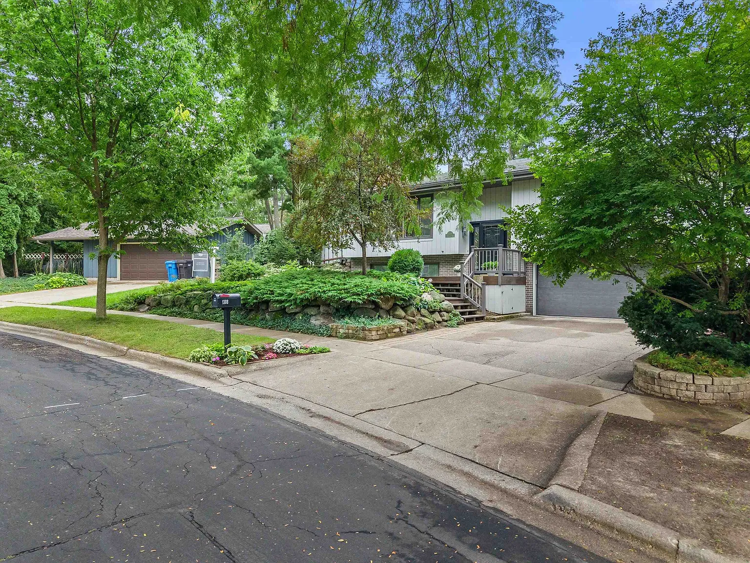 3 bed, 2.5 bath, 2668 sqft, $3,900 — Photo 4