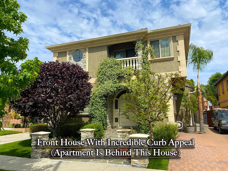 Gorgeous front house (apartment is behind this house)