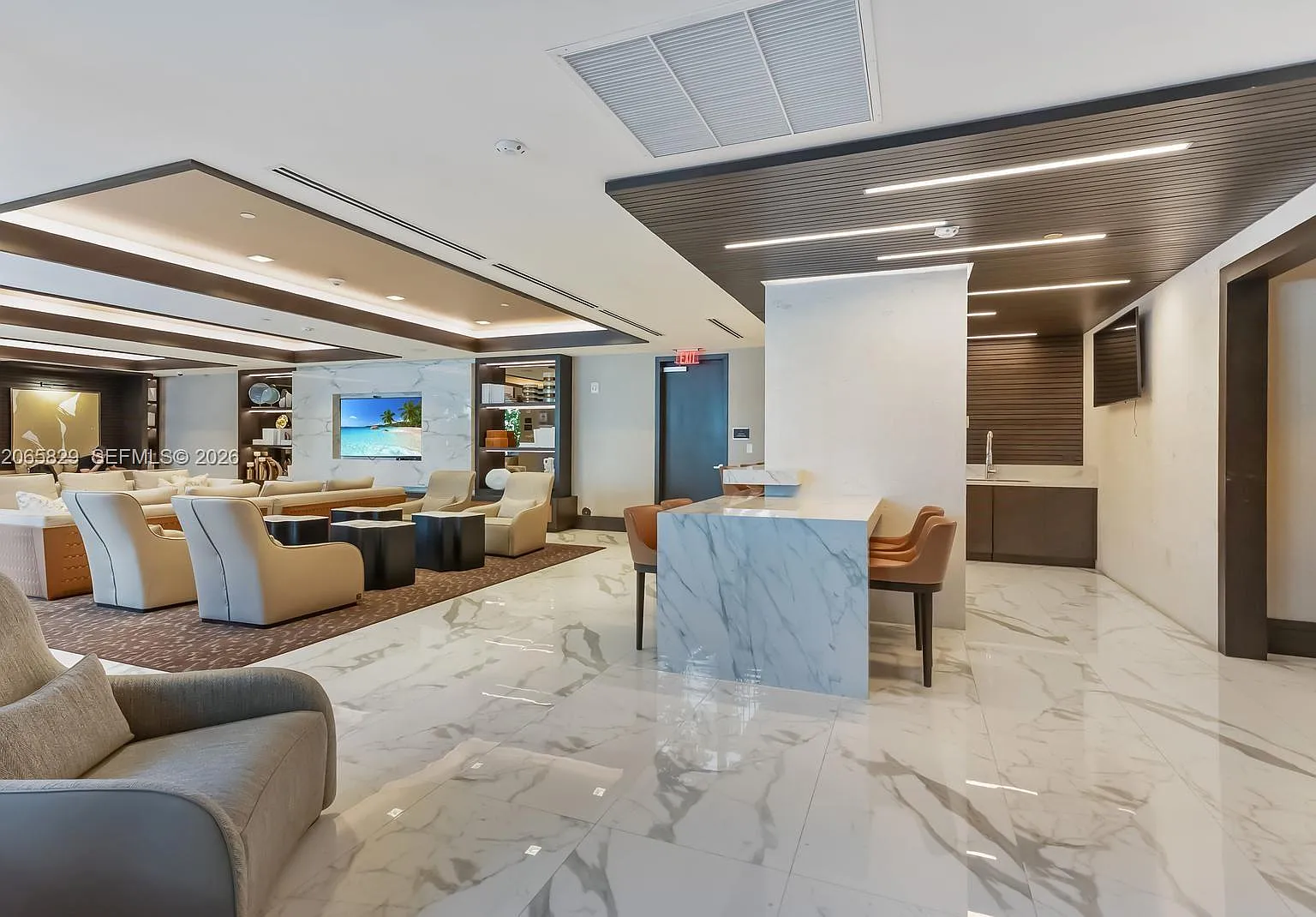 Merrick Manor Condo — Photo 3