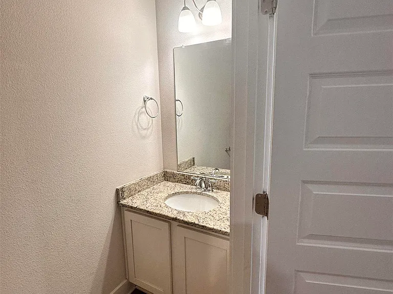 1542 Iroquois Ct — Photo 10
