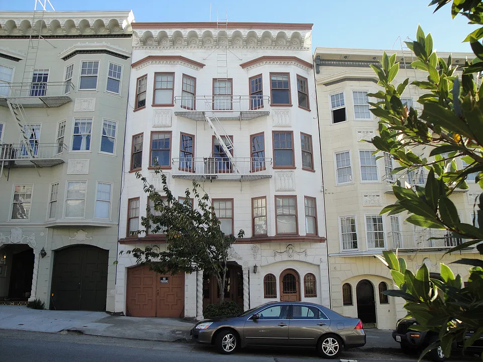 Building Photo 4