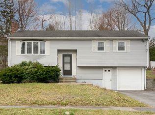 52 Venus Dr, Worcester, MA 01605