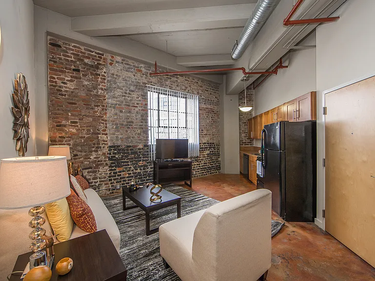District Square Apartments — Photo 7