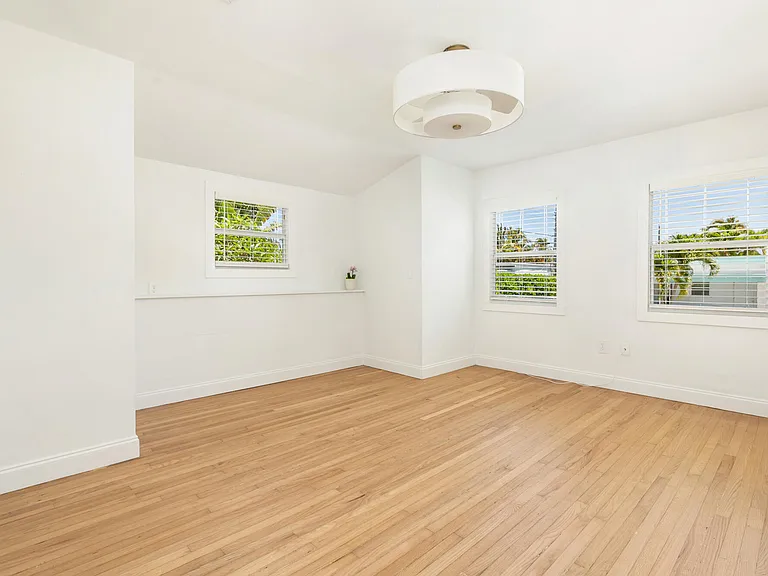 304 Wellesley Dr — Photo 13