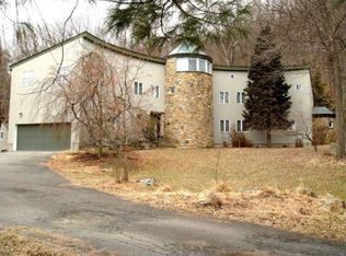 8 Debbie Ct, Chester, NY 10918