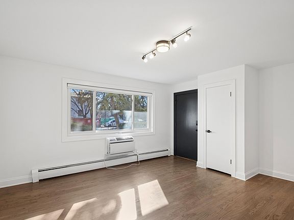 3rd image of 4201 N Paulina St APT 1C