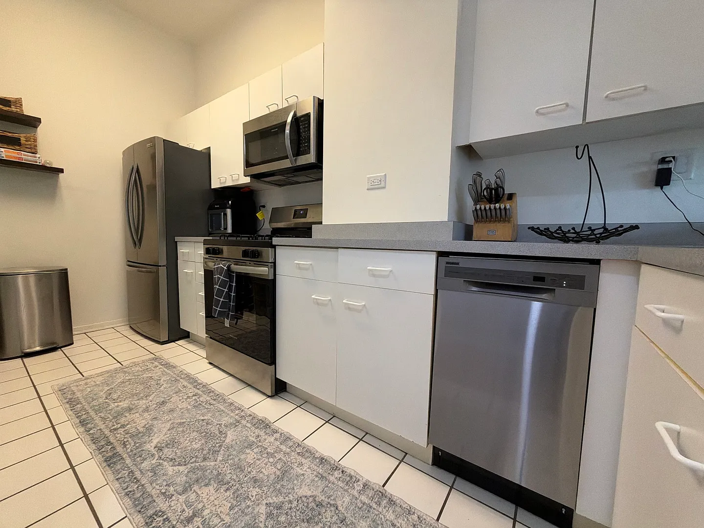 1 bed, 900 sqft, $2,700 — Photo 3