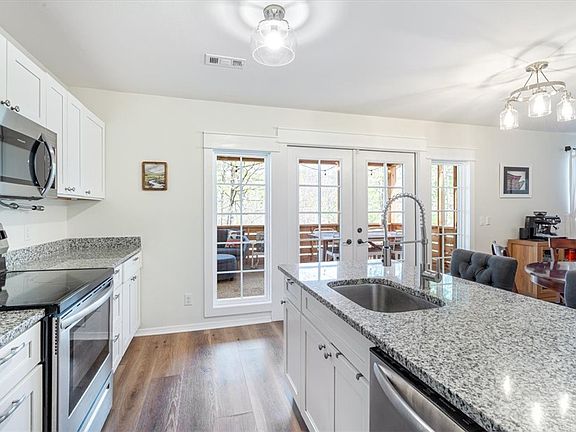 4th image of 14 Grinstead Ln