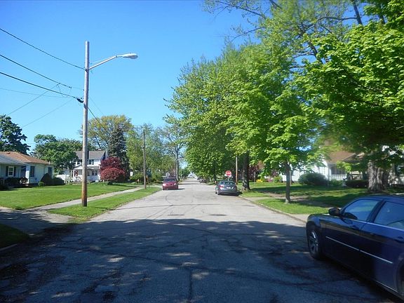 4th image of 14416 Rainbow Ave
