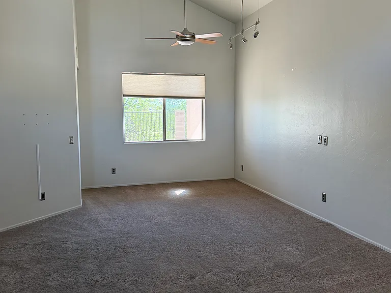 114 E Calle Zavala — Photo 7