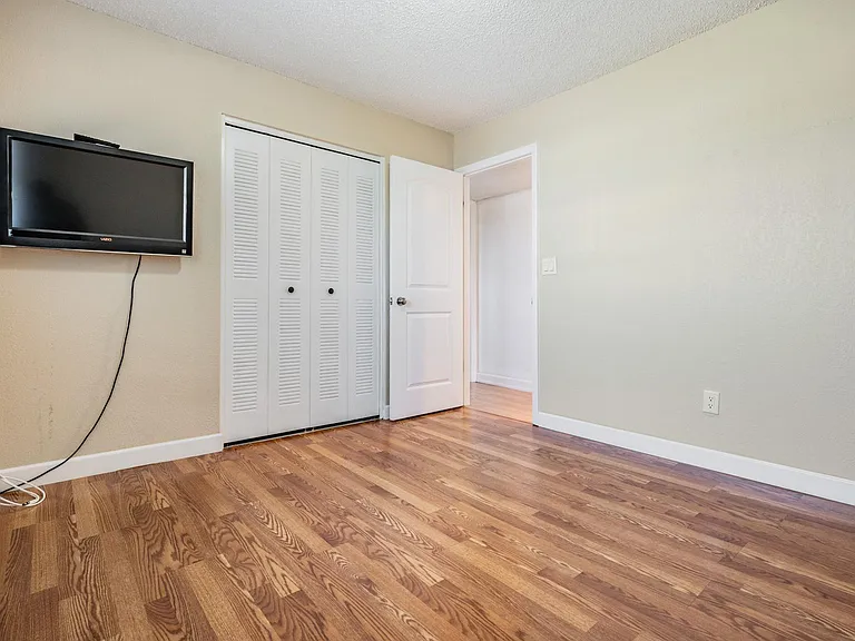 2525 W Bay Dr #B44 — Photo 24