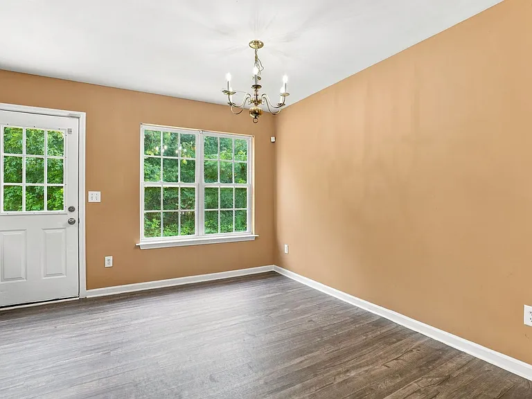 926 Oakshire Cir — Photo 10