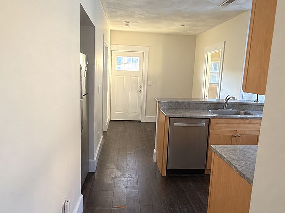 4th image of 85 Yale St #2