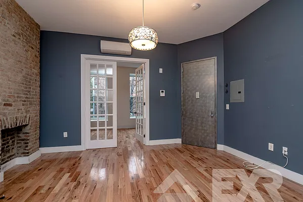 Rented by EXR | media 26