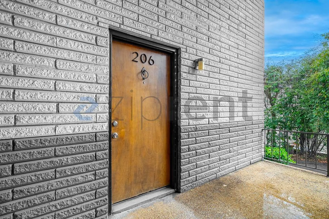 4 bed, 2.5 bath, 1464 sqft, $2,200 — Photo 4