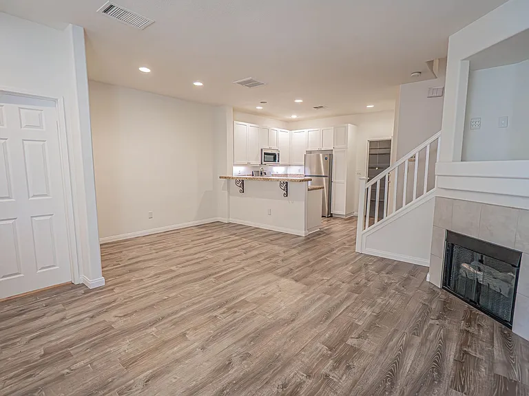 25712 Holiday Cir #D — Photo 4