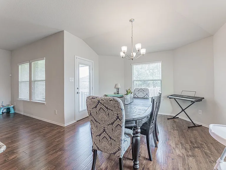 207 Christopher Dr — Photo 4