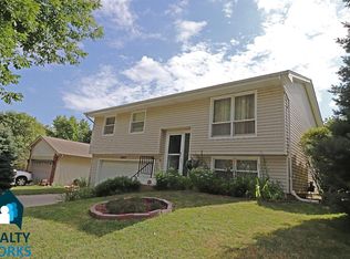 4915 S 54th St, Lincoln, NE 68516