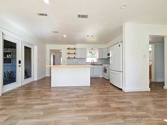 3rd image of 4025 NW 20th Ter