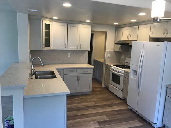 5th image of 536 Mill River Ln