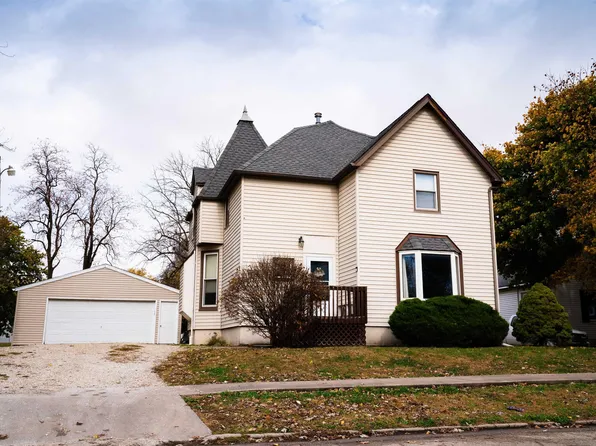 843 E Walnut St, Canton, IL 61520