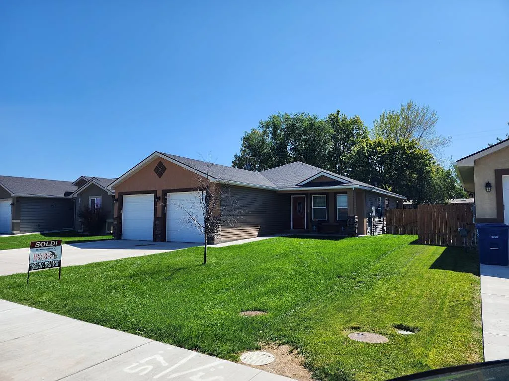 $2000 | 3-bed 2-bath House |807 E Ave A, Jerome ID — Photo 2