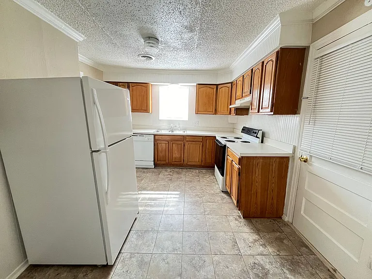 800 Audra Ln — Photo 34