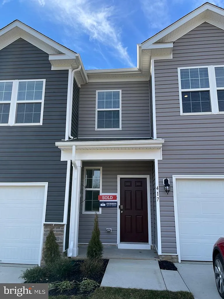 3 bed, 2.5 bath, 1504 sqft, $2,099 — Photo 1