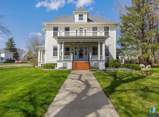506 E 2nd St, Canton, SD 57013