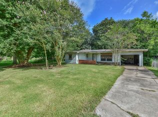 318 W Rogers St, Angleton, TX 77515