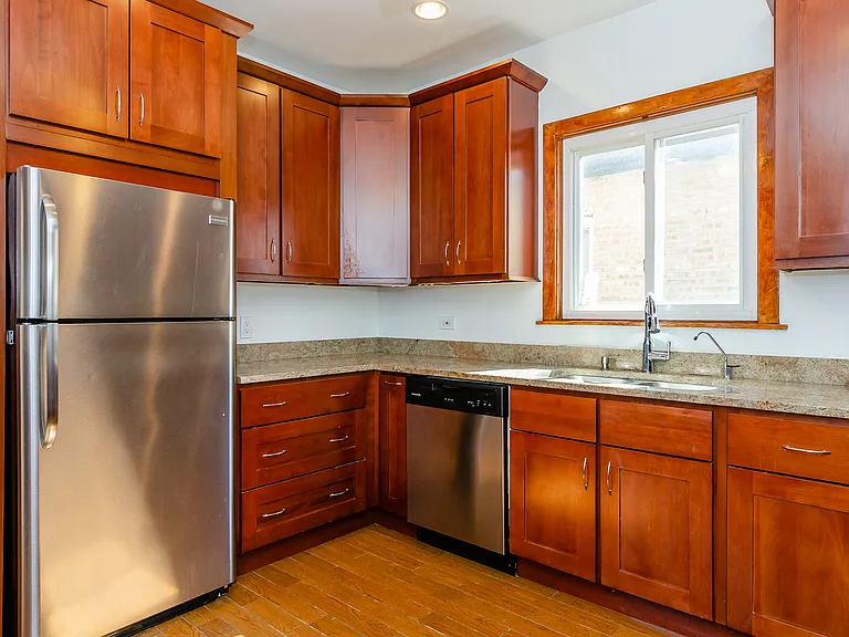 1033 Hayes Ave — Photo 5