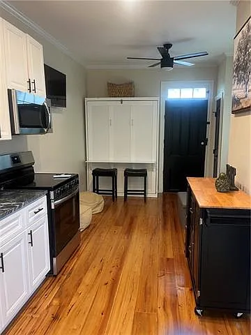 Studio, 1.0 bath, 250 sqft, $975 — Photo 2