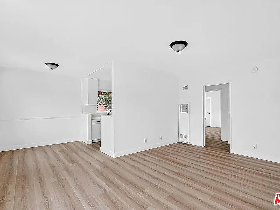 4777 San Vicente Blvd #8