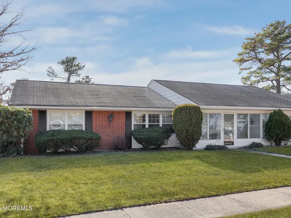 645A Plymouth Drive, Lakewood, NJ 08701