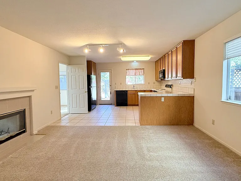 1126 Vista Pointe Cir — Photo 16