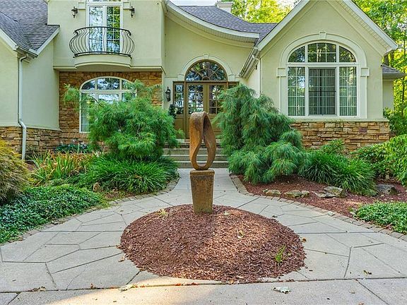 2nd image of 9025 Briarwood Ct