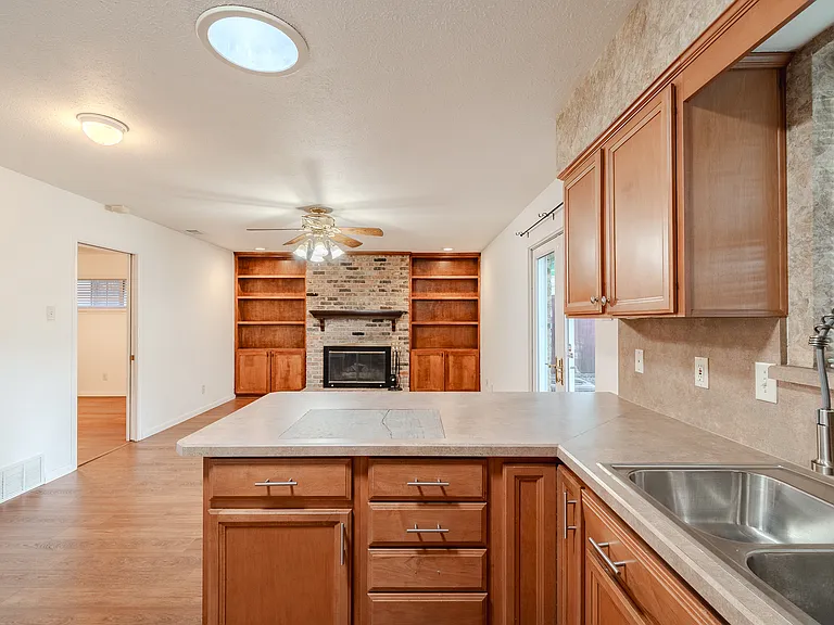 7021 Kingsbury Dr — Photo 6