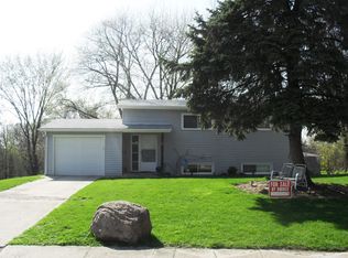 10 Hillcrest Ct, Montgomery, IL