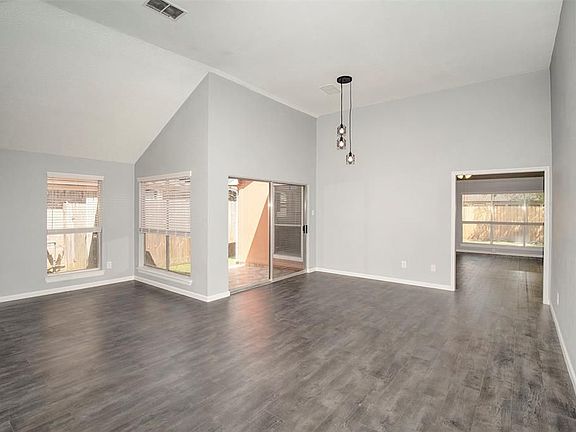 4th image of 4031 Lotus Dr