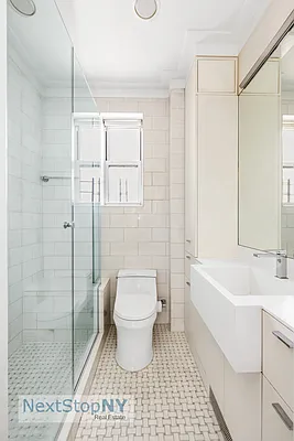 Sold by NextStopNY | media 24