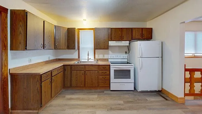 4 bed, 2.0 bath, $1,800 — Photo 1