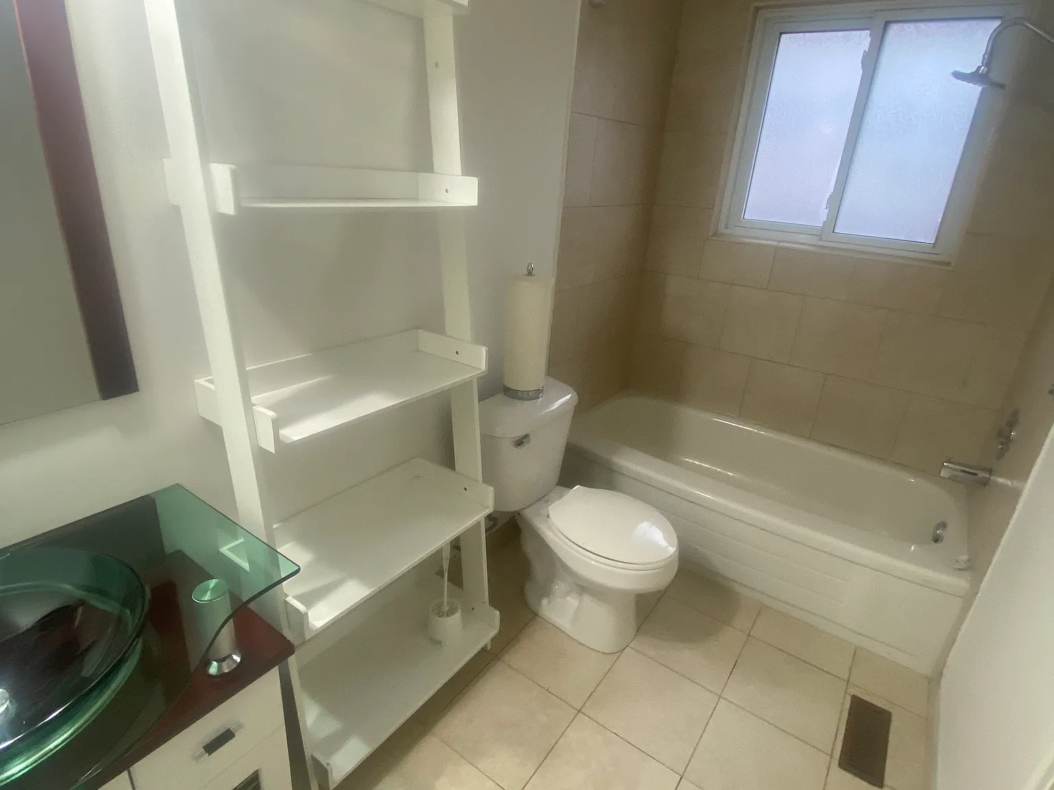 4 bed, $2,600 — Photo 4