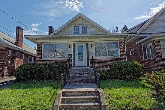 2nd image of 2352 Burdett Ave