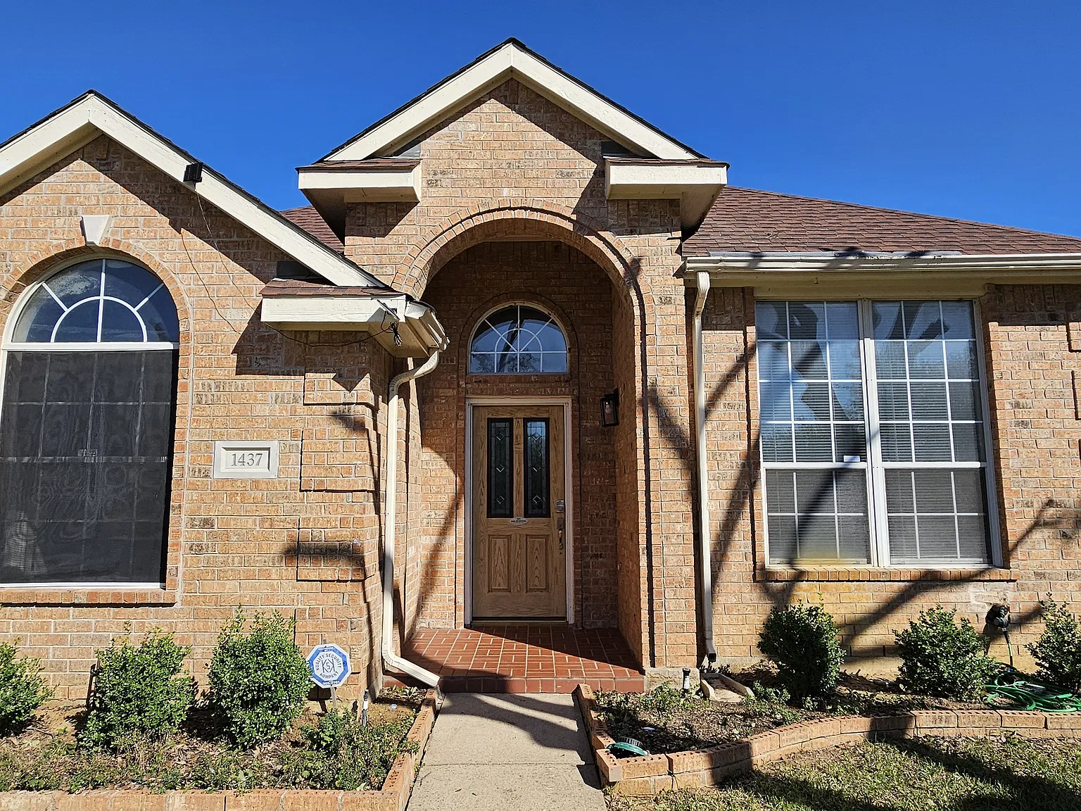 4 bed, 2211 sqft, $2,500 — Photo 3
