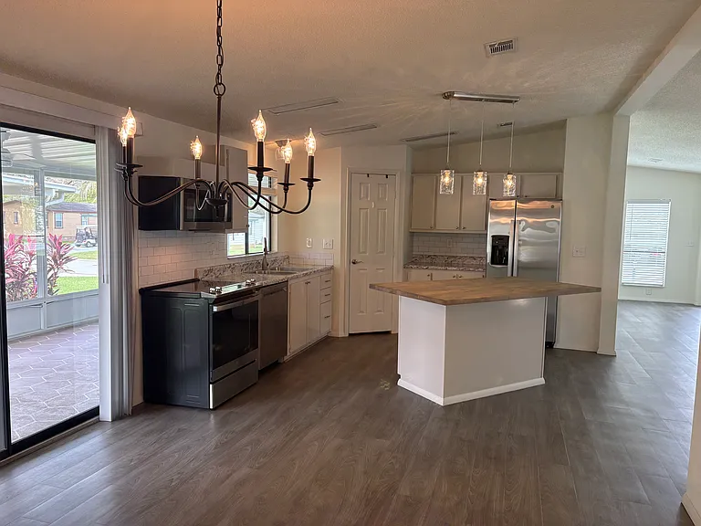 1715 Hilton Head Blvd — Photo 3