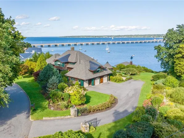 44 Spring St, Saunderstown, RI 02874